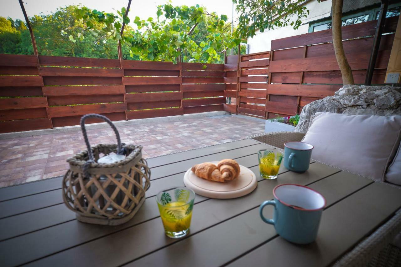 Vintage Garden Apartment พูลา ภายนอก รูปภาพ