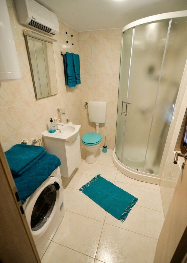 Vintage Garden Apartment พูลา ภายนอก รูปภาพ